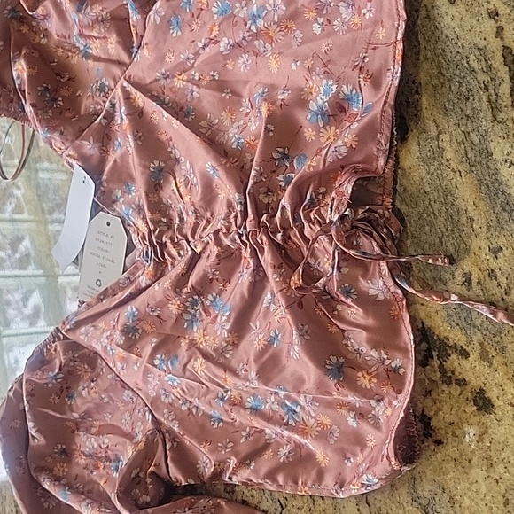 HP!!πππ₯Hippie Rose beautiful satin like top - Picture 2 of 10